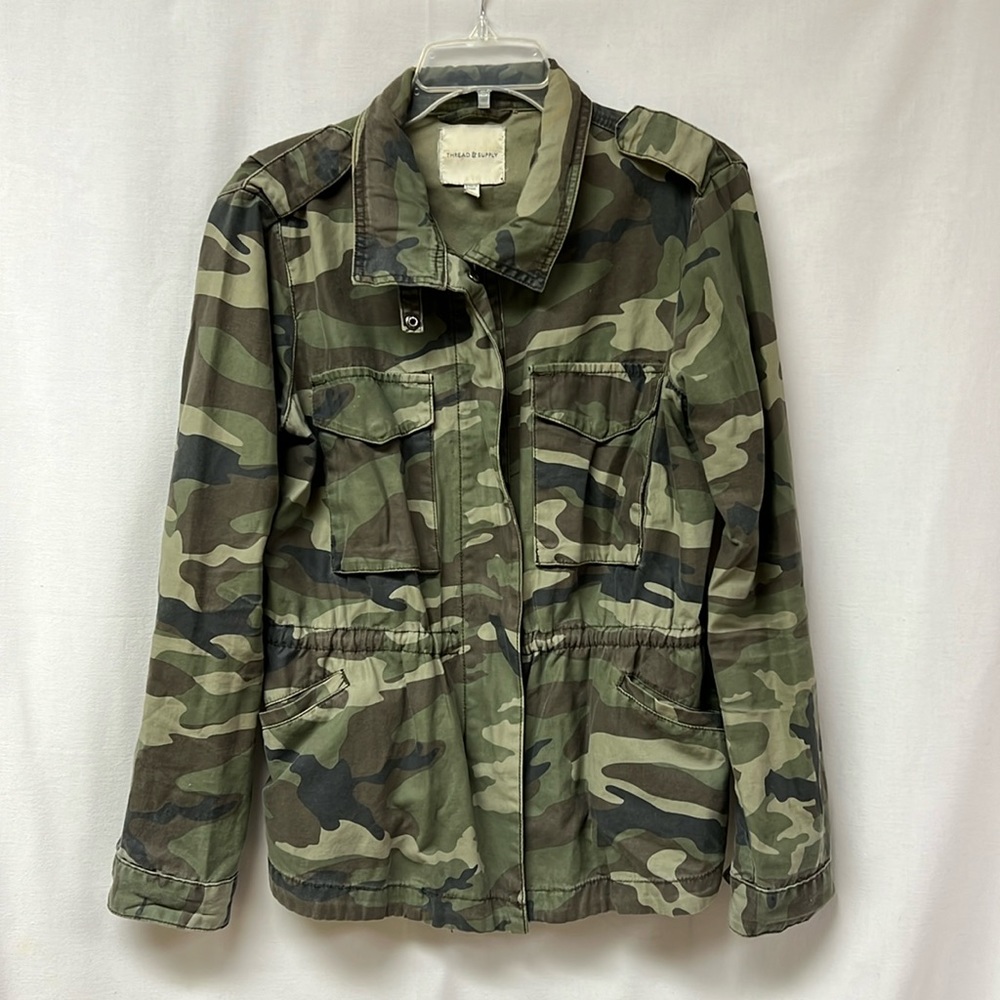 Thread and Supply Jacket Green Camoflauge Size Small